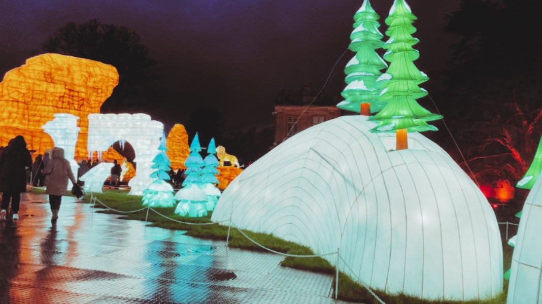 outside Narnia light display 